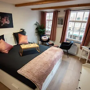 Apartment Neighbourhood, Amsterdam